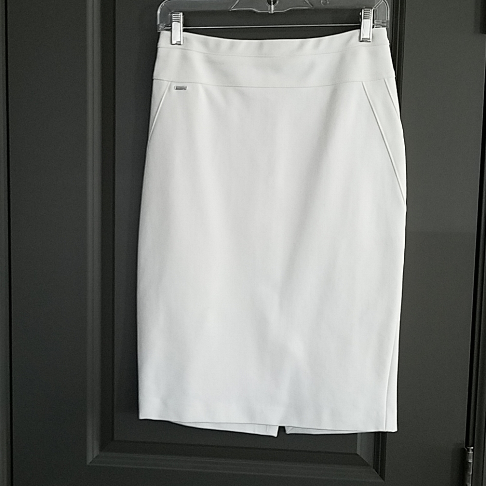 Stretch straight skirt